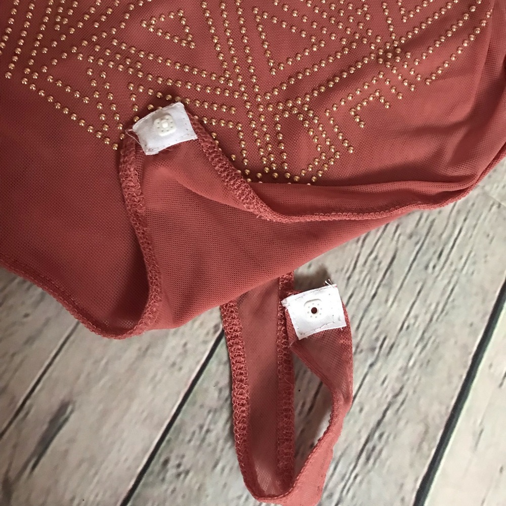 NWOT Sheer Mesh Thong Bodysuit – Mauve/Blush with Gold Studs – Size L (Fits M/L) - Picture 7 of 8
